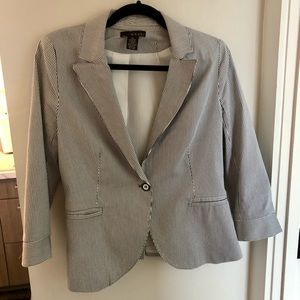 Pinstripe 3/4 sleeve blazer size 6
